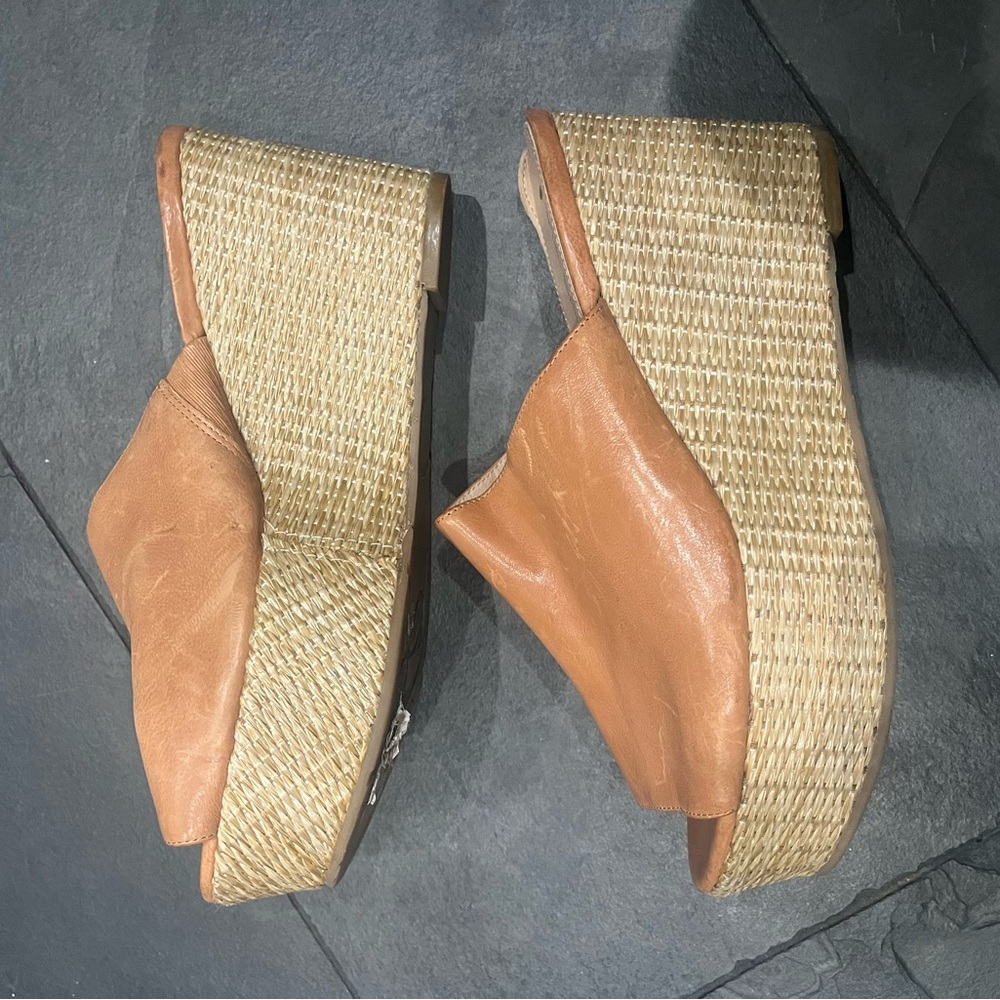 Via Spiga Tan Leather Wedges with Woven Platform barely worn , 37.5